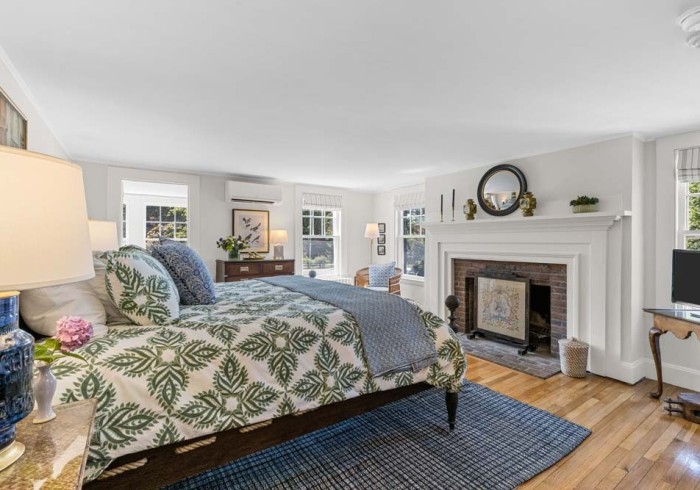 House 2nd Floor - Deluxe King Sunroom 1