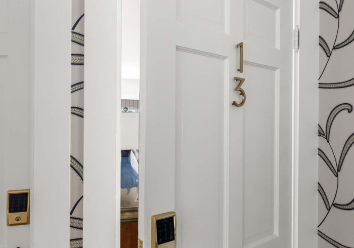Manner House 3rd Floor - 1 King 5